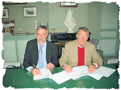 Signature de la Convention entre M.Rigaux et M.Rabaud